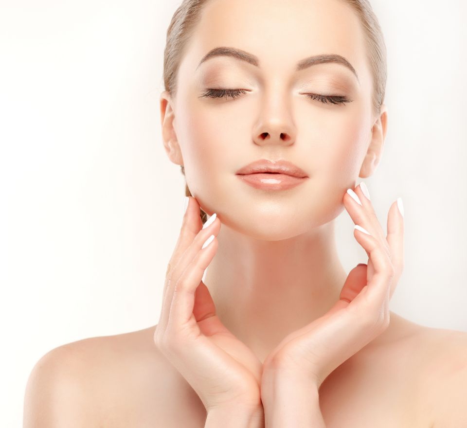 年齢肌の悩みを根本からケア&リフトアップ